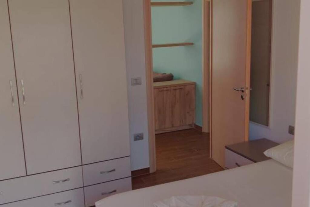 Grosszuegige In Zentraler Lage Mit Balkon * Sarande