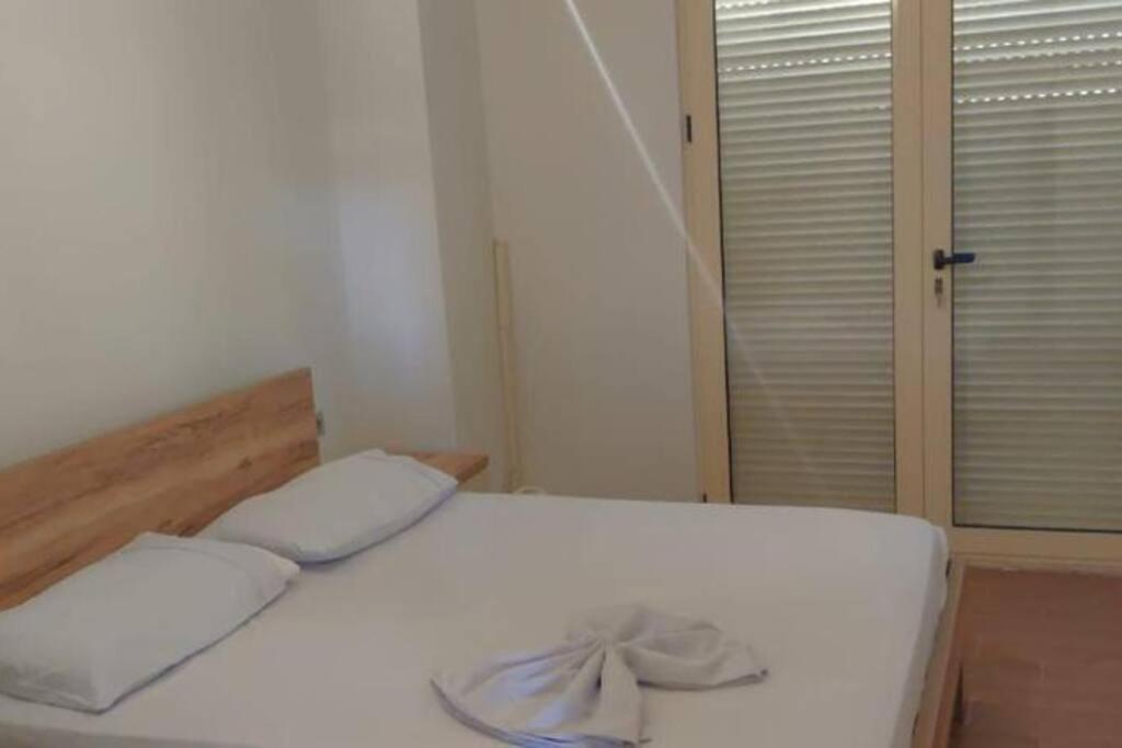 Apartment Grosszuegige In Zentraler Lage Mit Balkon Sarande